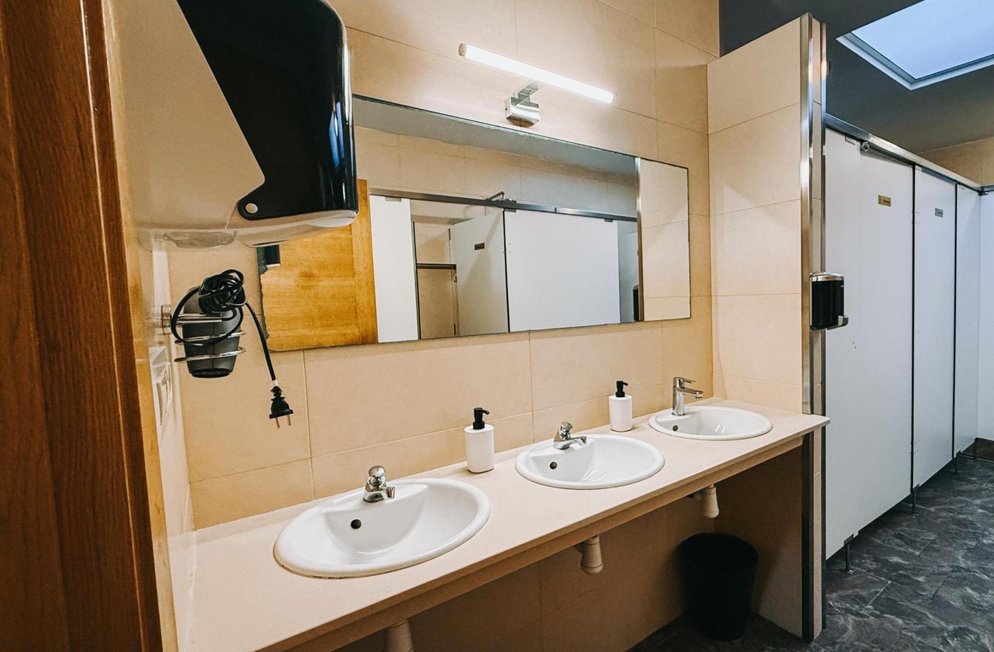 Albergue Lecer Sobrado Porta Eksteriør billede